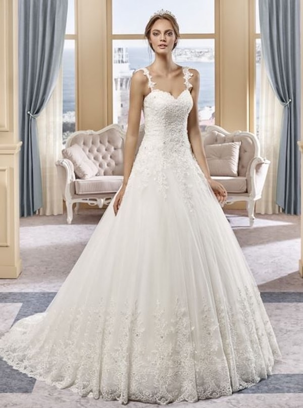 На вашу свадьбу вы должны надеть классическое платье!