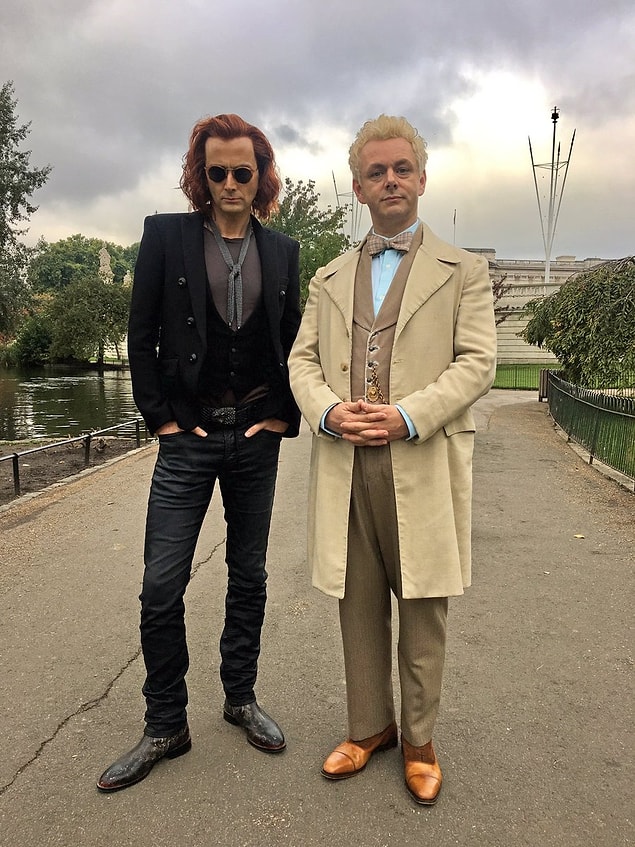 6. Neil Gaiman uyarlaması "Good Omens" dizisinden ilk görsel yayınlandı. Michael Sheen ve David Tennant başrollerde.