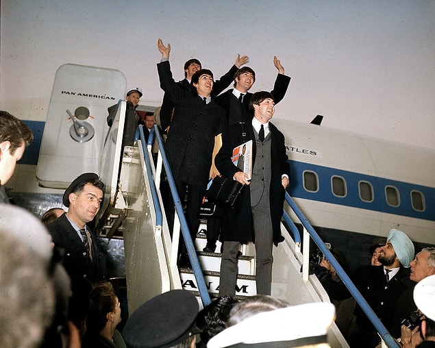 1. Beatles'ı bilmeyen var mıdır? Bilmeyenler için kısa bir bilgi verecek olursak: 60'lı yıllarda Liverpool'da kurulmuş, popüler bir müzik grubu.