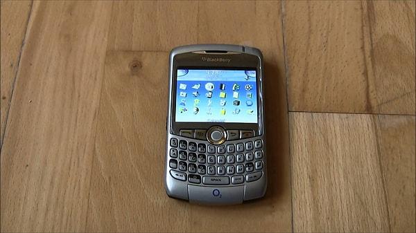 10. Teknolojinin geldiği en üst nokta sandığımız BlackBerry telefonlar