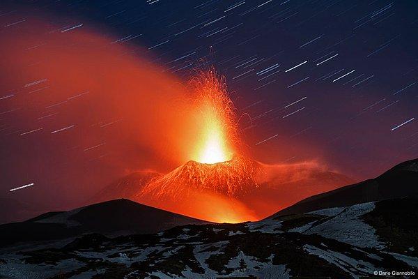 22. Etna Yanardağı'nın Lav Bulutu