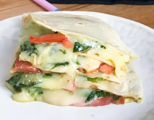 5. Кесадилья с песто и сыром