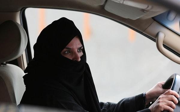Suudi Arabistan, dünyada kadınların araba kullanmasının serbest olmadığı tek ülke.