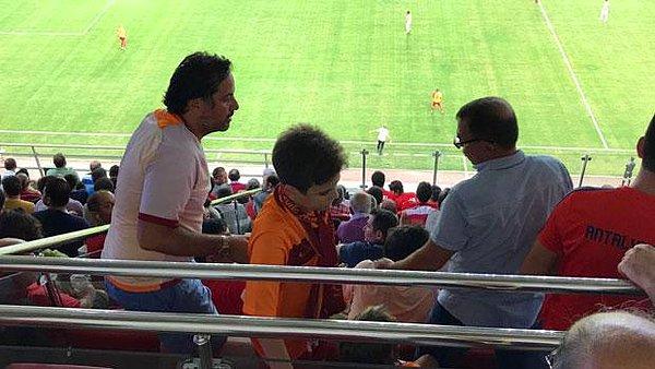 Geçtiğimiz haftalarda Antalyaspor - Galatasaray maçında VIP tribüne Galatasaray formalarıyla gelen 4 kişi, Antalyaspor taraftarlarından tepki aldı.