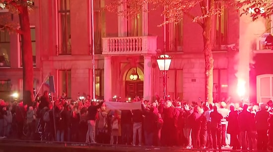 Kanser Yüzünden Görevini Bırakan Amsterdam Belediye Başkanına Halktan 20 Dakikalık Moral Alkışı