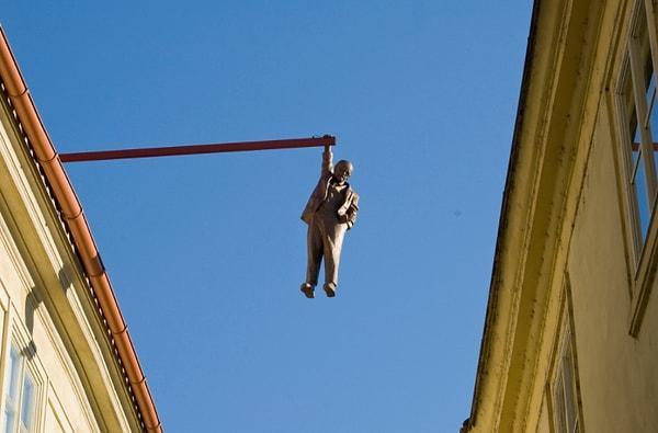6. Man Hanging Out, Prag, Çek Cumhuriyeti