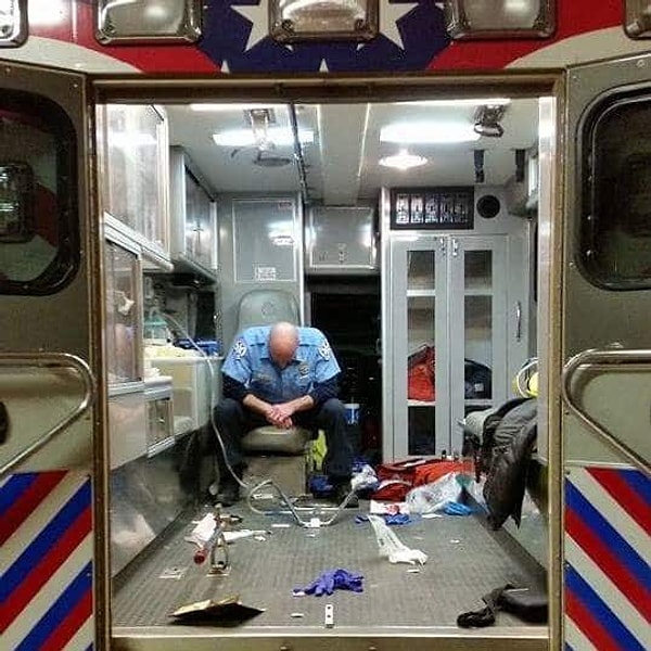 2. Специалист неотложки после трудного дня!