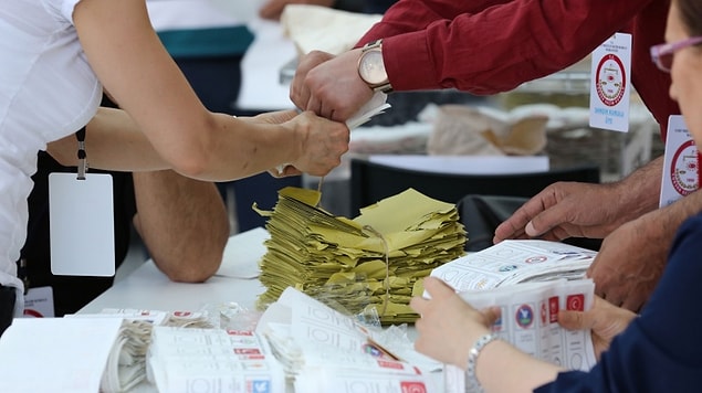 Teklifle, yurt dışındaki seçmenlerin randevu ile oy kullanması usulünden vazgeçiliyor.