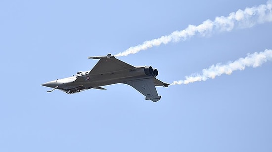 İtalya'da Gösteri Yapan Savaş Uçağı Denize Düştü