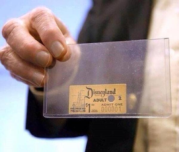 10. Satılan ilk Disneyland bileti.