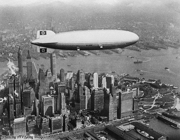 14. Meşhur Hindenburg zeplini New York semalarında uçarken, 1937.