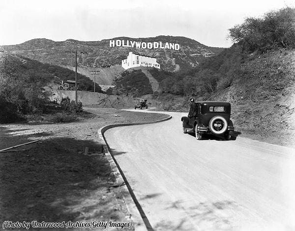 17. Meşhur Hollywood simgesinin ilk hali. O zamanlar Hollywoodland olarak göze çarpıyor, 1924.