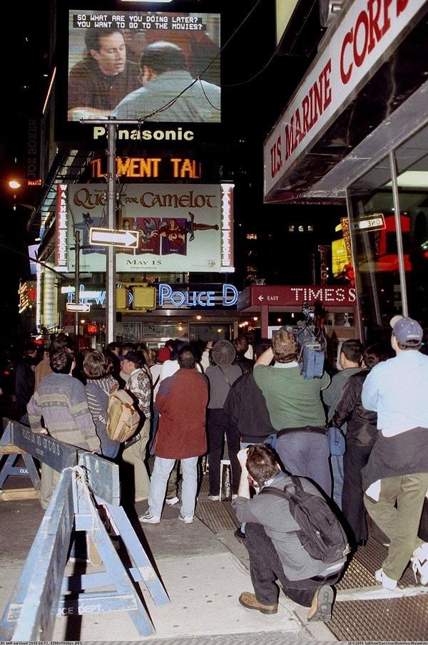 27. Times Meydanı'nda Seinfeld'in finalini izleyen New York'lular, 1998.
