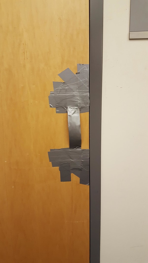 15. Изолента наше все, но чтобы до такой степени!