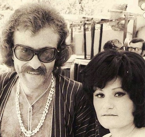 Geleneksel Türk Halk Müziğine ilgi duymaya başladı ve Cem Karaca, Barış Manço ve Fikret Kızılok gibi Anadolu Rock müziğine yöneldi.