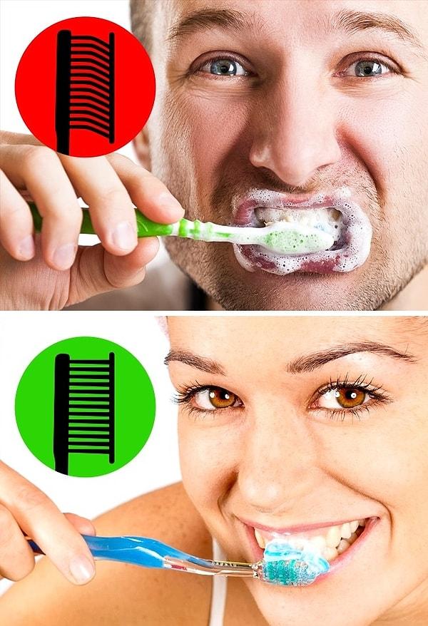 1. Diş fırçalarken diş fırçasına fazla baskı yapmak