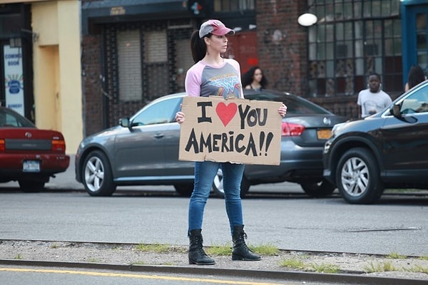 19. I Love You, America (12 Ekim, Hulu)