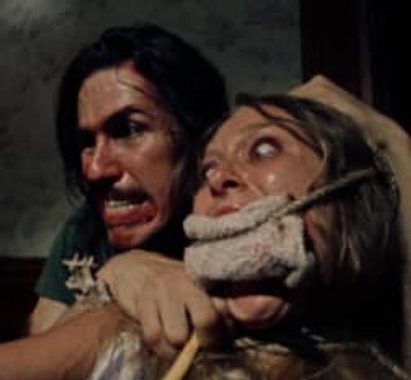 2. Teksas Katliamı filminin orijinal versiyonunda deri yüzü oynayan Gunnar Hansen, yanlışlıkla kadın oyuncu Marilyn Burns'ün parmağını kesmişti.