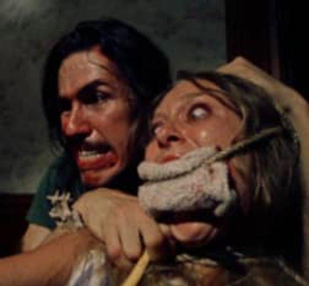 2. Teksas Katliamı filminin orijinal versiyonunda deri yüzü oynayan Gunnar Hansen, yanlışlıkla kadın oyuncu Marilyn Burns'ün parmağını kesmişti.