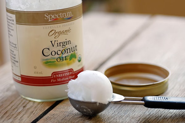 3. Американская Ассоциация Сердца недавно объявила, что кокосовое масло на 82% состоит из тугоплавких жиров, которые поднимают уровень «плохого» холестерина в крови.