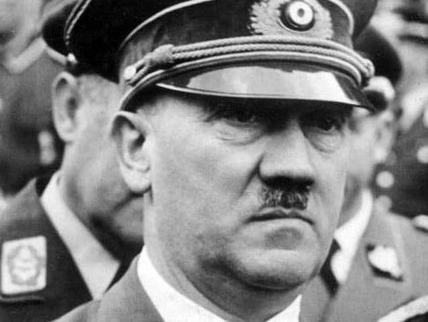 15. В какой стране родился Адольф Гитлер?