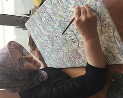 Olağanüstü Hayal gücü ve Farklı Bakış Açısı ile Sahnenin Gerisinde Yer Alan Sanatçı Artık Sahnede