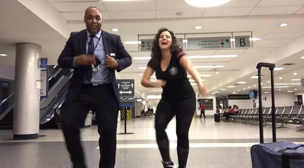 Kaçırdığı Uçuş Sonrası Öfkeye Kapılmamak İçin Tüm Gece En Sevdiği Şeyi Yapan Kadın: Dans!