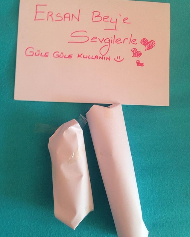 Not güzel ama pahalı bir fetiş objesini tavuk döner sarar gibi kağıda sarmak da tam Türk işi.