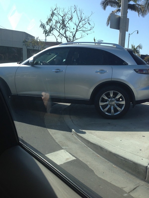 11. Ну, тут уж всё стандартно... Такие боги парковки есть абсолютно везде...