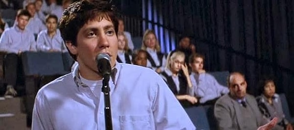 4. Публичных выступлений вы боитесь как огня: язык немеет, дыхание сбивается, фух, кошмар, одним словом!