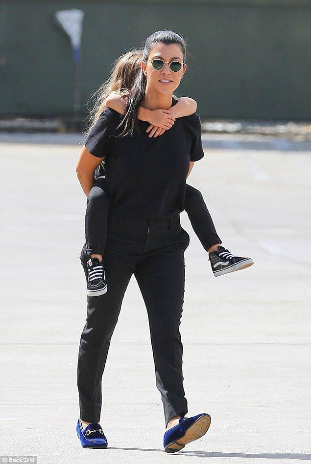 Kourtney Kardashian'in 7, 5 ve 2 yaşlarında üç çocuğu var.
