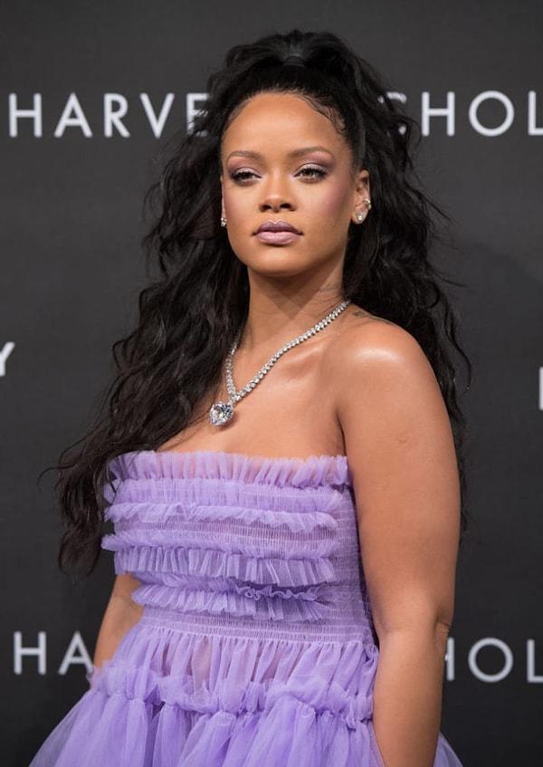 Rihanna; bir trendsetter... Hem de yaptığı tek şey kendisi olmak.