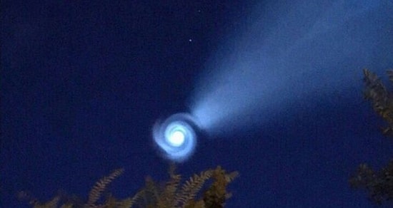 Светящиеся конусы и спирали на ночном небе: Россияне приняли МБР «Тополь» за НЛО