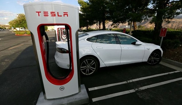 Şu an Kaliforniya sokaklarında 300,000'den fazla elektrikli araç dolaşıyor.