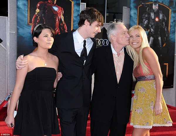 2. Перед церемонией Кристал подписала добрачное соглашение.