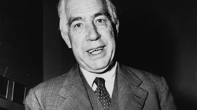 “Kuantum teorisi karşısında hayrete düşmemiş bir kimse, onu anlamamış demektir.” Niels Bohr