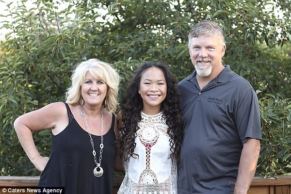 6. Шеперды пролетели 13680 км из США во Вьетнам, чтобы привезти девочку домой.