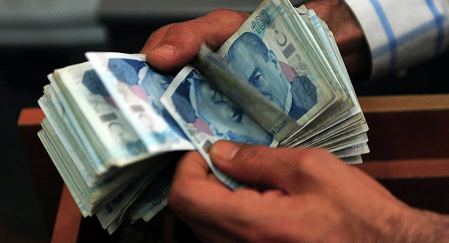 Meclis'e sunulan kanun tasarısıyla, gelir vergisi tarifesinde üçüncü dilimdeki yüzde 27 olan oran yüzde 30'a çıkarılıyor.