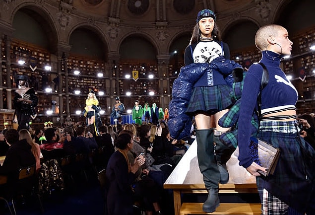 Paris Moda Haftası'nda görücüye çıkan koleksiyon her bir parçasıyla görenleri mest etti desek abartmış olmayız.