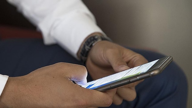 13- Telekom sektörünün kamuya olan yükümlülükleri ile ilgili köklü değişikliklere gidiliyor. Yüzde 25, yüzde 15 ve yüzde 5 şeklinde farklı oranlarda uygulanan özel iletişim vergisi, yüzde 7,5 olarak tek oranda birleştiriliyor.