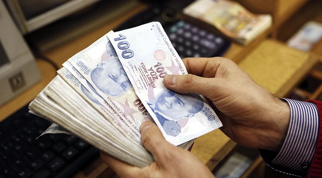 17- Vergi borçlarını süresinde ödemeyen mükelleflere yapılan ödeme emri tebligatlarında ödeme veya mal bildiriminde bulunma için öngörülen 7 günlük süre 15 güne çıkarılıyor. İhtiyati haciz ve ihtiyati tahakkuk uygulamalarında, bu işlemlere karşı dava açma süreleri 7 günden 15 güne çıkarılıyor.