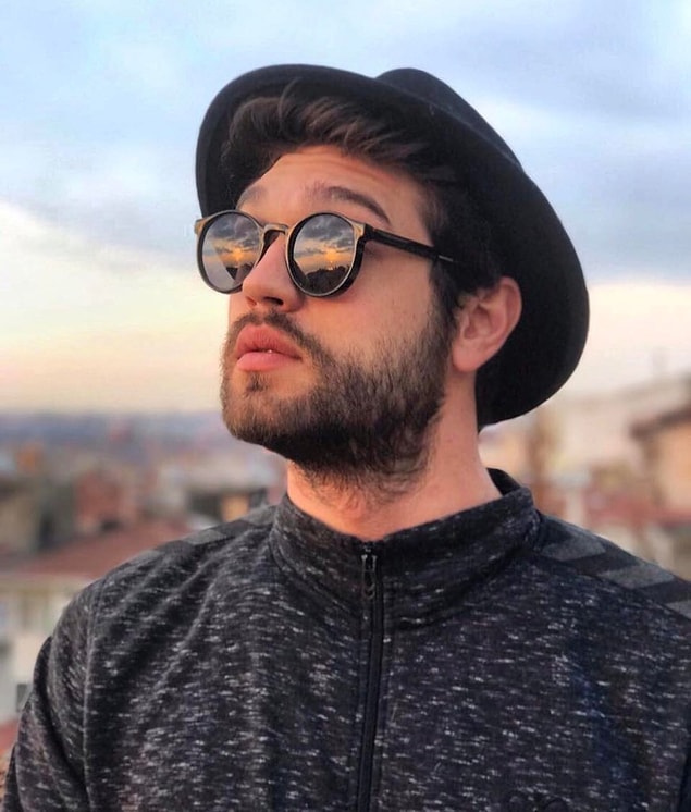 En büyük hayali kendi filmini yazıp yönetmek.