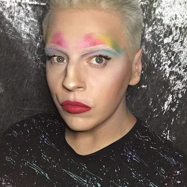 3. Люди уже начинают креативить на тему нового тренда: