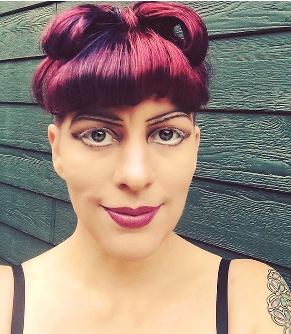 11. Однако негативное пространство в области макияжа бровей шокирует больше всего.