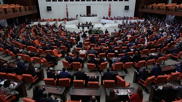 Torba yasa tasarısının TBMM’de kabul edilmesi halinde cep telefonu görüşmeleri, sabit telefon görüşmeleri, data ve internet üzerinden yüzde 7.5 oranında tek vergi alınacak.