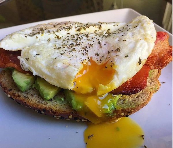 1. Часто, желая съесть остатки тортика со вчерашнего дня рождения, говорили себе: нет, на завтрак не едят сладости?