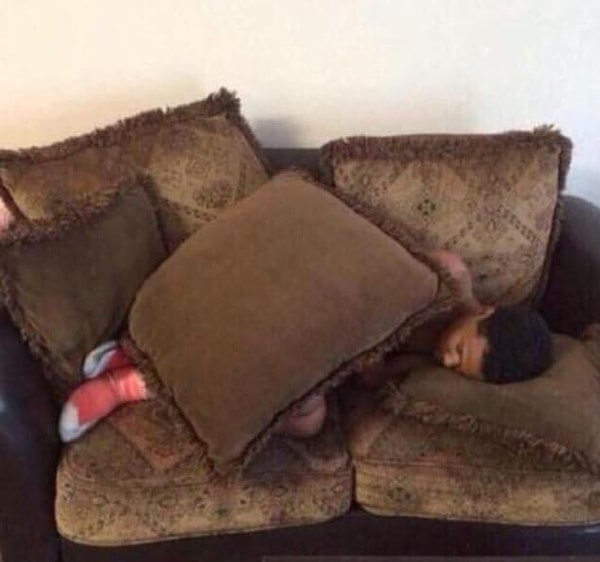 1. Когда сильно хочется спать, накрываться чем попало, лишь бы не вставать за одеялом