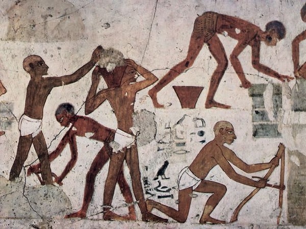 7. Чем зажиточные греки платили за рабов?