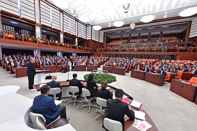 Erdoğan'ın konuşması sonunda CHP'liler ayağa kalkmadı ve alkışlamadı.