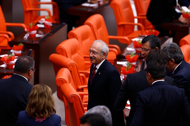 Sorulan soru üzerine Kahraman "Herkesi davet ettik. Galiba randevusu vardı" dedi. Kılıçdaroğlu'nun yanıtı ise sert oldu: "TBMM Başkanı'na yalan söylemek yakışmıyor."
